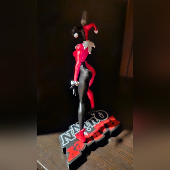 DC Direct Harley Quinn Red White and Black Limited Edition Jim Lee Statue - Picture 8 of 10